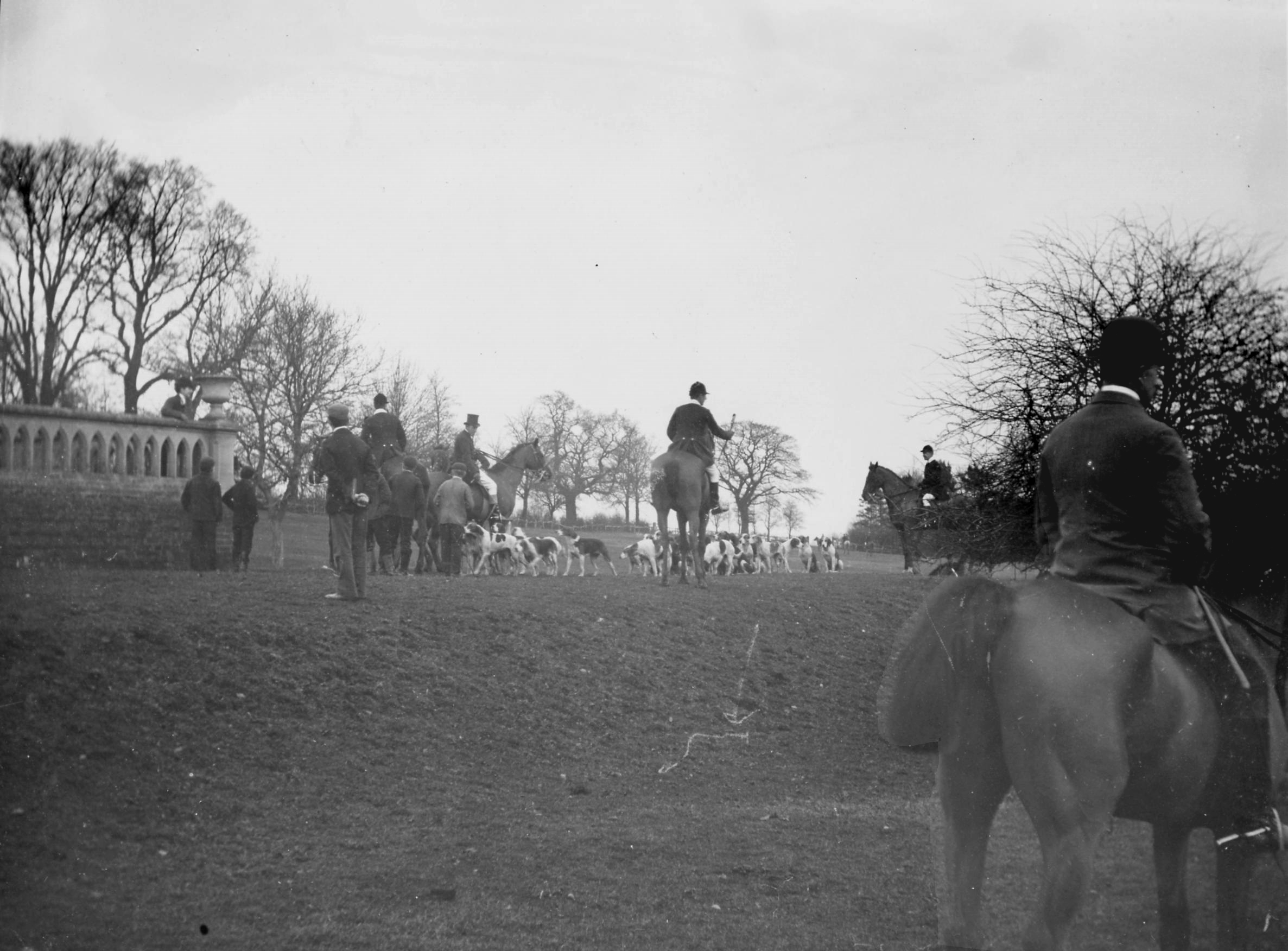 The meet at Dunchurch Lodge 1900